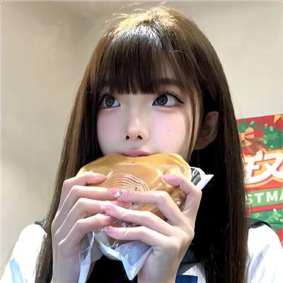 玻璃橱窗中的姑娘